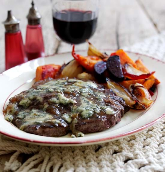 Steaks with Blue Cheese and Roasted Vegetables (1)